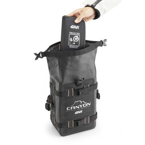 ΤΣΑΝΤΑ ΠΛΑΙΝΗ GIVI GRT722B 8 ΛΙΤΡΑ CANYON